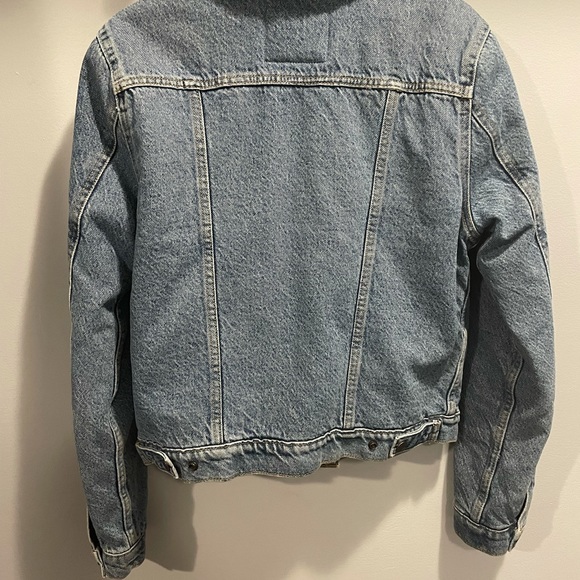 Levi’s Sherpa Jean Jacket - Picture 2 of 3